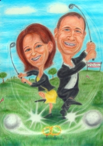 Paar auf dem Golfplatz mit Eheringen - Geschenk zur Hochzeit